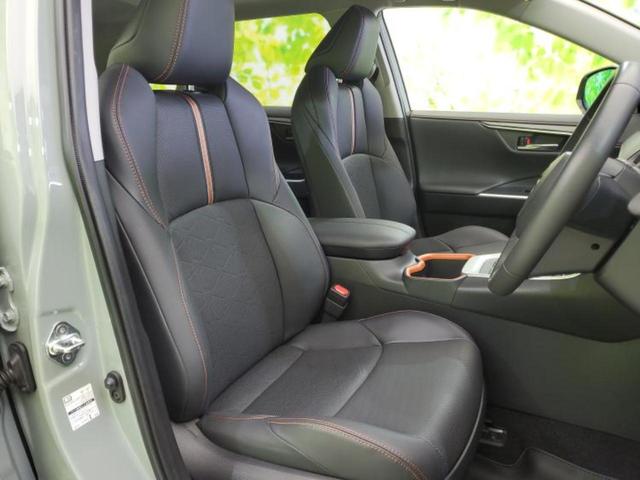 ＲＡＶ４ ４ＷＤアドベンチャー　サンルーフ／保証書／ディスプレイオーディオ＋ナビ１０インチ／デジタルインナーミラー／トヨタセーフティセンス／シートヒーター　前席／車線逸脱防止支援システム／シート　合皮　衝突被害軽減システム　４ＷＤ（4枚目）