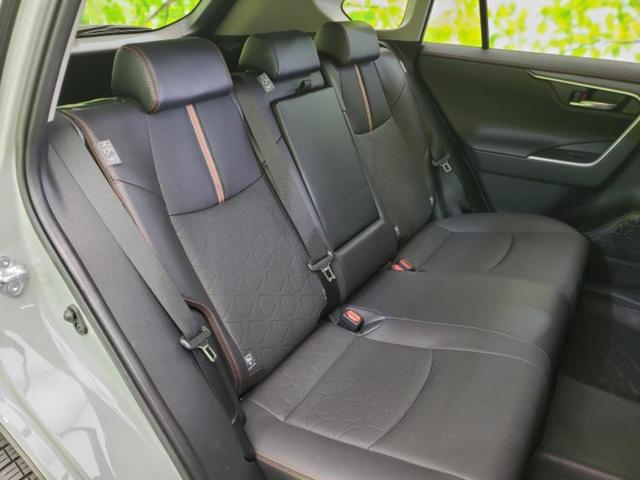 ＲＡＶ４ ４ＷＤアドベンチャー　サンルーフ／保証書／ディスプレイオーディオ＋ナビ１０インチ／デジタルインナーミラー／トヨタセーフティセンス／シートヒーター　前席／車線逸脱防止支援システム／シート　合皮　衝突被害軽減システム　４ＷＤ（5枚目）