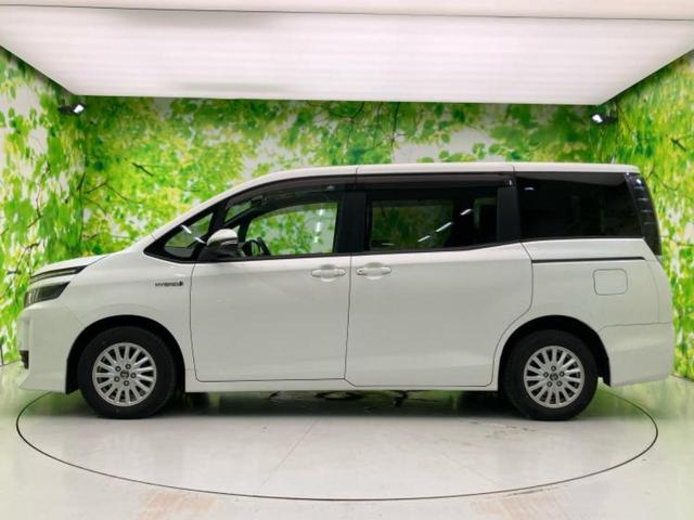 ヴォクシー ハイブリッドＶ　新品タイヤ／純正　９インチ　ＳＤナビ／衝突安全装置／両側電動スライドドア／シートヒーター／車線逸脱防止支援システム／パーキングアシスト　バックガイド／ヘッドランプ　ＬＥＤ　衝突被害軽減システム　禁煙車（2枚目）