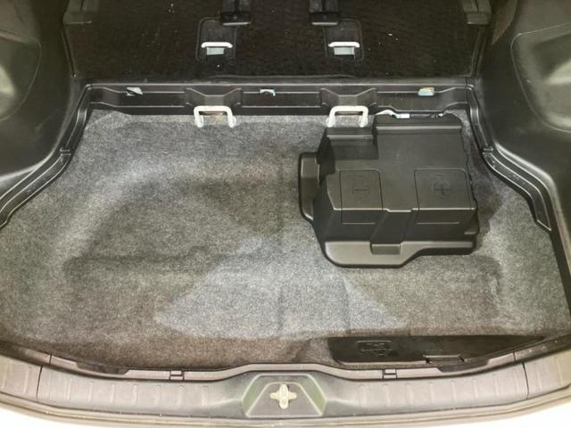 ヴォクシー ハイブリッドＶ　新品タイヤ／純正　９インチ　ＳＤナビ／衝突安全装置／両側電動スライドドア／シートヒーター／車線逸脱防止支援システム／パーキングアシスト　バックガイド／ヘッドランプ　ＬＥＤ　衝突被害軽減システム　禁煙車（26枚目）