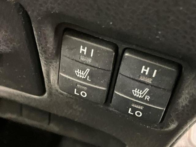 ヴォクシー ハイブリッドＶ　新品タイヤ／純正　９インチ　ＳＤナビ／衝突安全装置／両側電動スライドドア／シートヒーター／車線逸脱防止支援システム／パーキングアシスト　バックガイド／ヘッドランプ　ＬＥＤ　衝突被害軽減システム　禁煙車（32枚目）