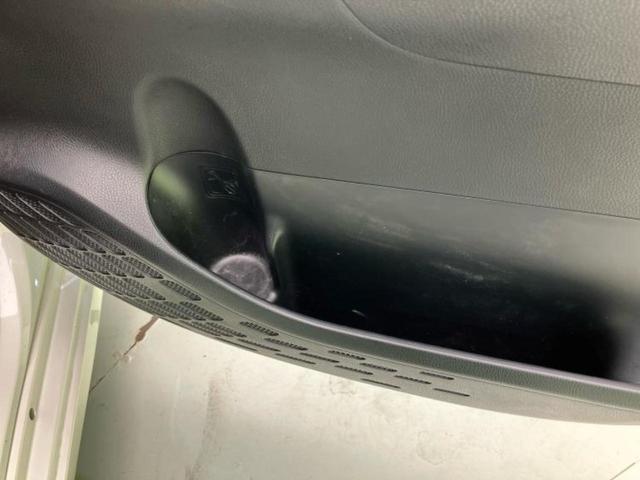 ヴォクシー ハイブリッドＶ　新品タイヤ／純正　９インチ　ＳＤナビ／衝突安全装置／両側電動スライドドア／シートヒーター／車線逸脱防止支援システム／パーキングアシスト　バックガイド／ヘッドランプ　ＬＥＤ　衝突被害軽減システム　禁煙車（41枚目）