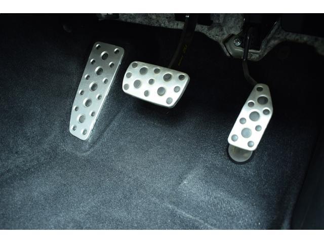 スポーティなアルミペダル