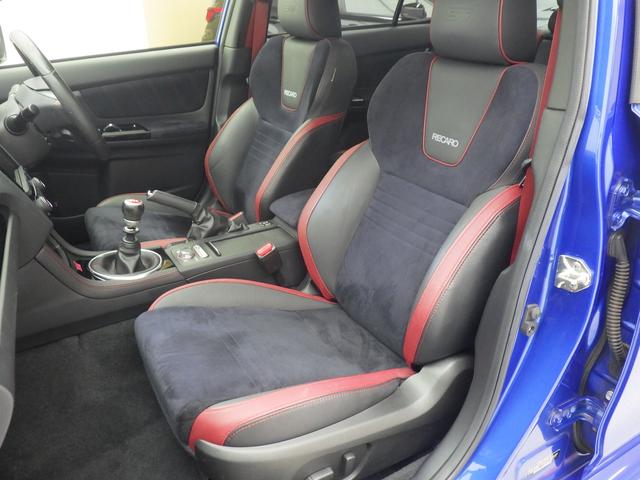 幅広いサービスのスバル保険。スバル正規店で任意保険にご加入いただきますと、距離無制限のレッカーサービスや、ガラスやパンクの修理などのオリジナル修理サービスなどが追加料金無しで付帯されます。