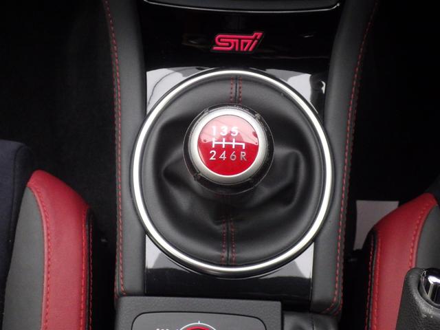 ６速マニュアルミッション。操る愉しさをぜひ体感ください。