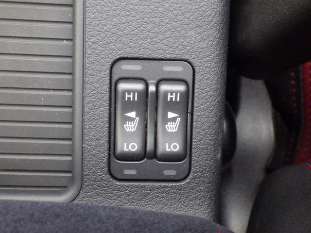 運転席と助手席にシートヒーターを装備。冬もリラックスして乗れます。
