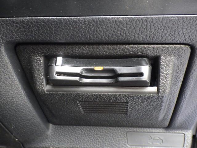 ハンドル右下にビルトインＥＴＣ。運転の邪魔にもならず高速の乗り降りも楽になります。