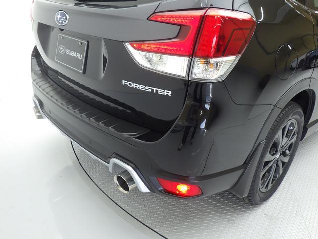 誤後進防止装置＆バックセンサー装備です。