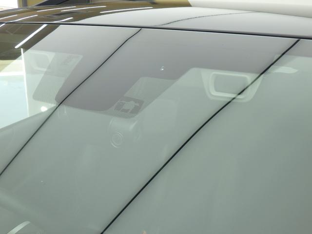 二つのカメラで対象物を立体的に捉えて運転を助けてくれるアイサイト