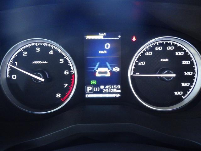 メーター内にはアイサイトや時速などの表示がされます。