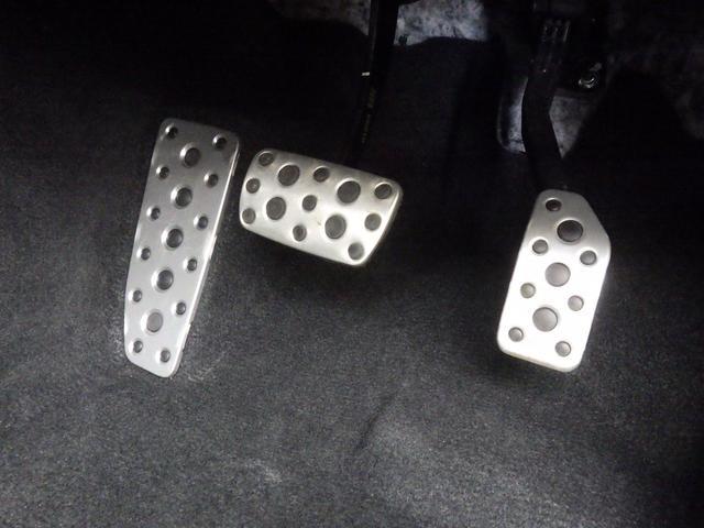 アルミペダル装備です。