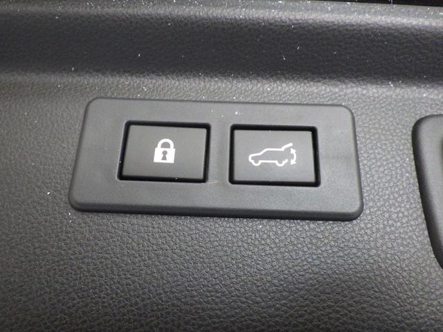 電動リヤゲート装備です。リモコンキーでも開閉できます