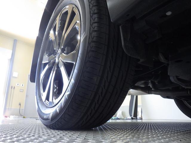 右後ろタイヤ　タイヤはひびもなく良好です！詳細は各タイヤ写真をご覧ください。タイヤパンク保証プログラム販売中！もしもの時にタイヤ４本新品交換！詳細はスタッフまで！※ホイールロックナットは展示用です。