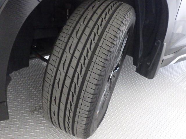 左前タイヤ　タイヤはひびもなく良好です！詳細は各タイヤ写真をご覧ください。タイヤパンク保証プログラム販売中！もしもの時にタイヤ４本新品交換！詳細はスタッフまで！※ホイールロックナットは展示用です。