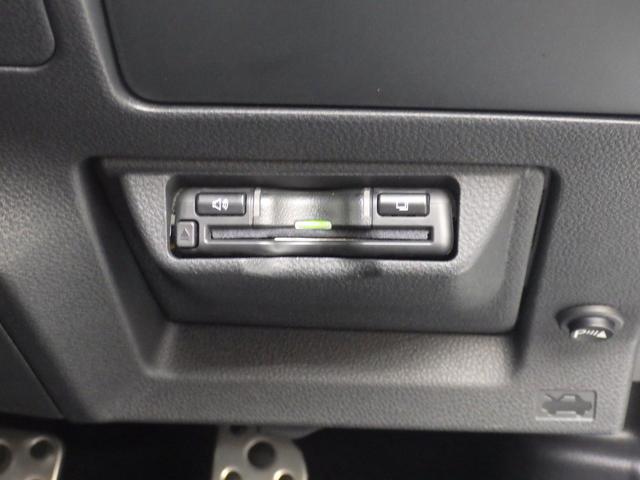 ＥＴＣは運転席インパネ右下に専用カバーによって埋め込まれています