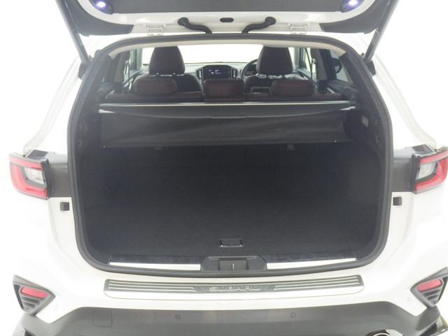 ４：２：４分割可倒式リヤシートで長物も積載可能です。全て倒せばさらに広い空間が確保できます！