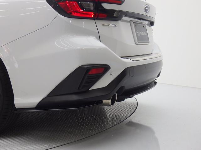 誤後進防止装置＆バックセンサー装備です。