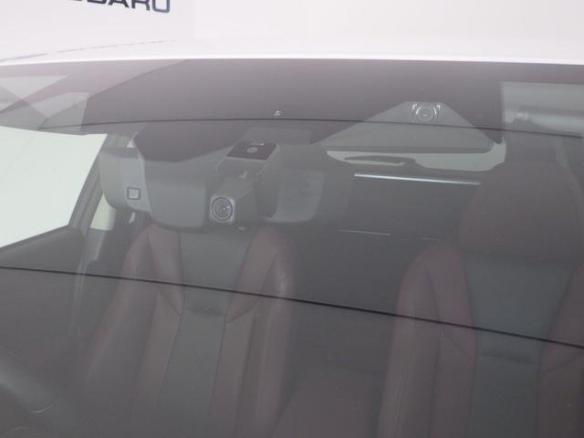 二つのカメラで対象物を立体的に捉えて運転を助けてくれるアイサイト