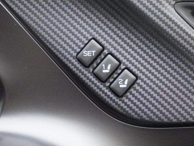 運転席は２メモリー機能付きパワーシートです。