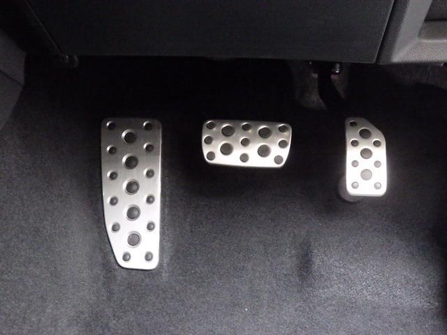 お洒落は足下から！アルミペダル装備です。