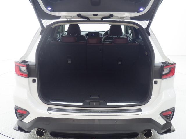 ４：２：４分割可倒式リヤシートで長物も積載可能です。全て倒せばさらに広い空間が確保できます！