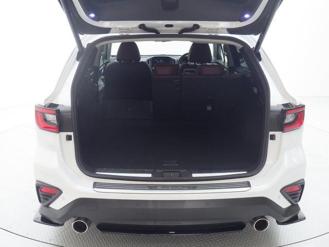 ４：２：４分割可倒式リヤシートで長物も積載可能です。全て倒せばさらに広い空間が確保できます！
