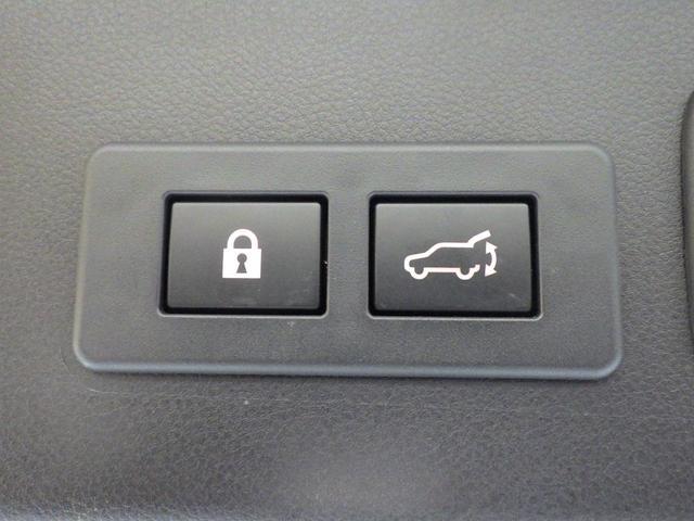 電動リヤゲート装備です。リモコンキーでも開閉できます