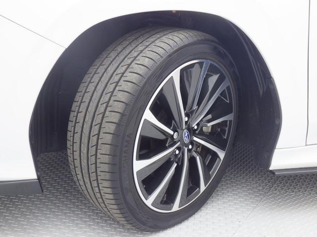 左前タイヤ　タイヤはひびもなく良好です！詳細は各タイヤ写真をご覧ください。タイヤパンク保証プログラム販売中！もしもの時にタイヤ４本新品交換！詳細はスタッフまで！※ホイールロックナットは展示用です。