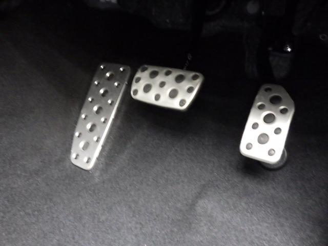 スポーティなアルミペダル