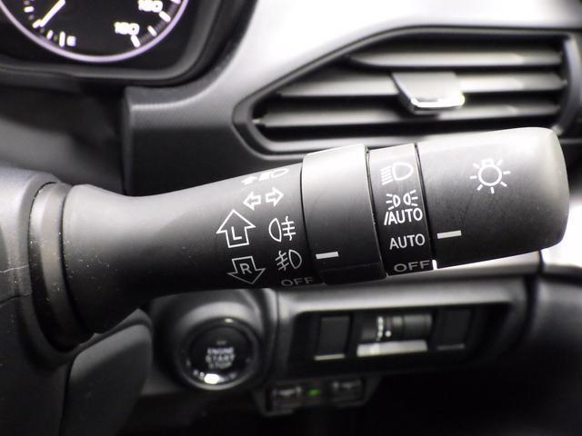 ［オートライト］センサーで周囲の明るさを検知して自動でヘッドランプが点灯してくれます！