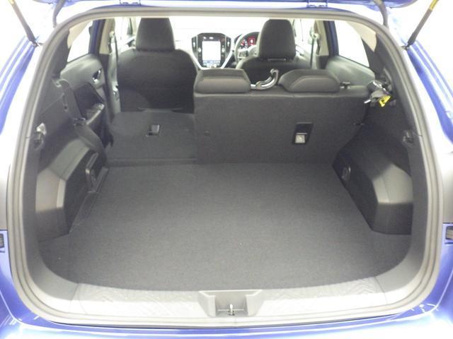 後席背もたれは４：６で分割して倒すことも可能！