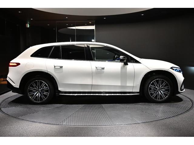 EQS SUV EQS450 4M SUV AMGラインパッケージ 4WD/MP202302/7名/デジタルインテリアパッケージ/ナイトパッケージ/弊社デモカー/純正ドライブレコーダー付き/(4枚目)