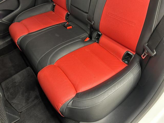 Ｂクラス Ｂ２００ｄ　ＡＭＧライン　レザーエクスクルーシブＰＫＧ　ナビゲーションＰＫＧ　赤黒ツートンレザー　アンビエントライト　純正ナビ　フルセグテレビ　リアビューカメラ　アクティブブレーキアシスト　レーンキープ　ＢＳＡ　ＡＣＣ（42枚目）