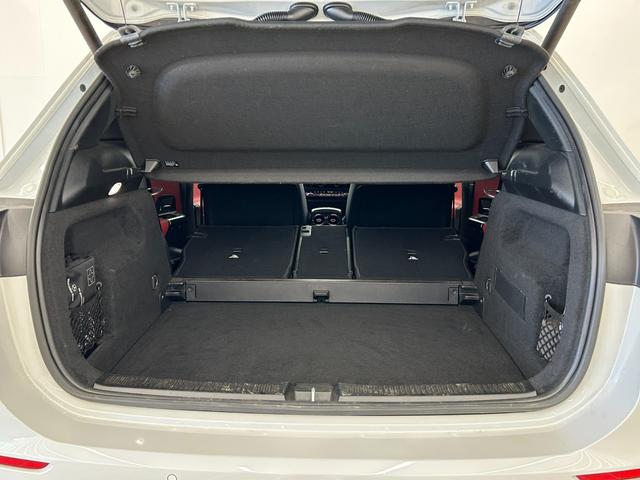 Ｂクラス Ｂ２００ｄ　ＡＭＧライン　レザーエクスクルーシブＰＫＧ　ナビゲーションＰＫＧ　赤黒ツートンレザー　アンビエントライト　純正ナビ　フルセグテレビ　リアビューカメラ　アクティブブレーキアシスト　レーンキープ　ＢＳＡ　ＡＣＣ（44枚目）