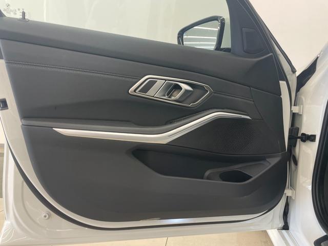 ３シリーズ ３２０ｄ　ｘＤｒｉｖｅ　Ｍスポーツ　ハイラインＰＫＧ　コンフォートＰＫＧ　純正ナビ　リアカメラ　ヴァーネスカレザーシート　シートヒーター　アクティブクルーズコントロール　ＡｐｐｌｅＣａｒＰｌａｙ　パワーテールゲート純正１８インチＡＷ（33枚目）