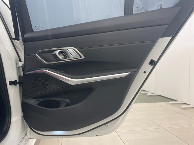 ３シリーズ ３２０ｄ　ｘＤｒｉｖｅ　Ｍスポーツ　ハイラインＰＫＧ　コンフォートＰＫＧ　純正ナビ　リアカメラ　ヴァーネスカレザーシート　シートヒーター　アクティブクルーズコントロール　ＡｐｐｌｅＣａｒＰｌａｙ　パワーテールゲート純正１８インチＡＷ（37枚目）