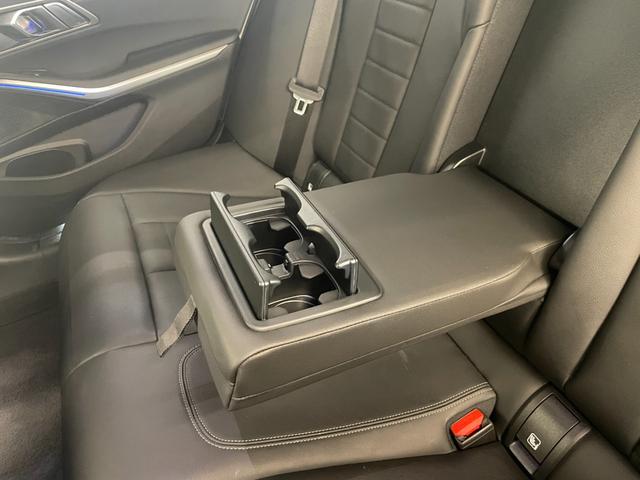 ３シリーズ ３２０ｄ　ｘＤｒｉｖｅ　Ｍスポーツ　ハイラインＰＫＧ　コンフォートＰＫＧ　純正ナビ　リアカメラ　ヴァーネスカレザーシート　シートヒーター　アクティブクルーズコントロール　ＡｐｐｌｅＣａｒＰｌａｙ　パワーテールゲート純正１８インチＡＷ（42枚目）