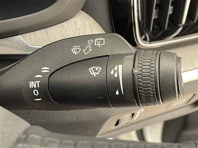 Ｖ６０ クロスカントリー　Ｂ５　ＡＷＤ　プロ　純正ＳＥＮＳＵＳ　３６０°カメラ　Ｈａｒｍａｎ／Ｋａｒｄｏｎ　フルセグＴＶ　Ｂｌｕｅｔｏｏｔｈ　ＡｐｐｌｅＣａｒＰｌａｙ　ワイヤレスチャージ　ＡＣＣ　オートライト　オートワイパー　ＡＨＢ　ＬＫＡ（8枚目）
