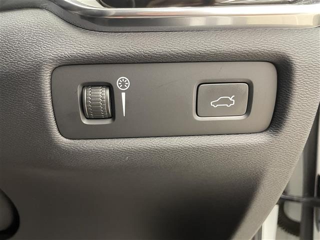 Ｖ６０ クロスカントリー　Ｂ５　ＡＷＤ　プロ　純正ＳＥＮＳＵＳ　３６０°カメラ　Ｈａｒｍａｎ／Ｋａｒｄｏｎ　フルセグＴＶ　Ｂｌｕｅｔｏｏｔｈ　ＡｐｐｌｅＣａｒＰｌａｙ　ワイヤレスチャージ　ＡＣＣ　オートライト　オートワイパー　ＡＨＢ　ＬＫＡ（9枚目）