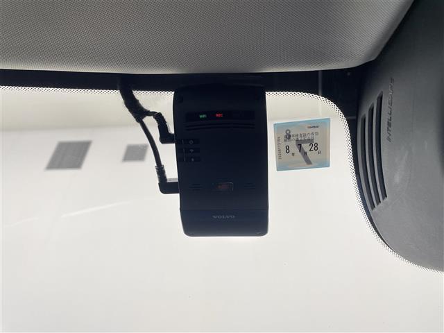 Ｖ６０ クロスカントリー　Ｂ５　ＡＷＤ　プロ　純正ＳＥＮＳＵＳ　３６０°カメラ　Ｈａｒｍａｎ／Ｋａｒｄｏｎ　フルセグＴＶ　Ｂｌｕｅｔｏｏｔｈ　ＡｐｐｌｅＣａｒＰｌａｙ　ワイヤレスチャージ　ＡＣＣ　オートライト　オートワイパー　ＡＨＢ　ＬＫＡ（11枚目）