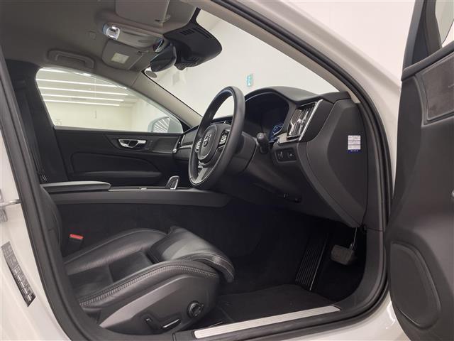 Ｖ６０ クロスカントリー　Ｂ５　ＡＷＤ　プロ　純正ＳＥＮＳＵＳ　３６０°カメラ　Ｈａｒｍａｎ／Ｋａｒｄｏｎ　フルセグＴＶ　Ｂｌｕｅｔｏｏｔｈ　ＡｐｐｌｅＣａｒＰｌａｙ　ワイヤレスチャージ　ＡＣＣ　オートライト　オートワイパー　ＡＨＢ　ＬＫＡ（13枚目）