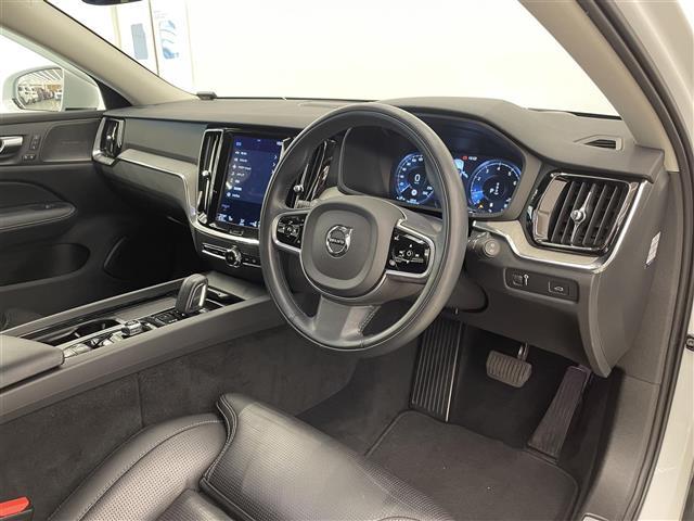 Ｖ６０ クロスカントリー　Ｂ５　ＡＷＤ　プロ　純正ＳＥＮＳＵＳ　３６０°カメラ　Ｈａｒｍａｎ／Ｋａｒｄｏｎ　フルセグＴＶ　Ｂｌｕｅｔｏｏｔｈ　ＡｐｐｌｅＣａｒＰｌａｙ　ワイヤレスチャージ　ＡＣＣ　オートライト　オートワイパー　ＡＨＢ　ＬＫＡ（14枚目）