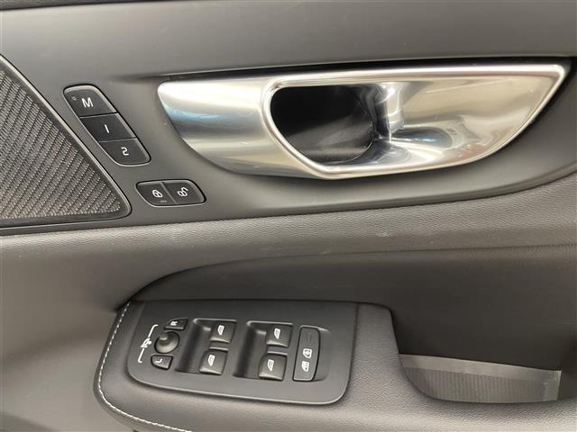 Ｖ６０ クロスカントリー　Ｂ５　ＡＷＤ　プロ　純正ＳＥＮＳＵＳ　３６０°カメラ　Ｈａｒｍａｎ／Ｋａｒｄｏｎ　フルセグＴＶ　Ｂｌｕｅｔｏｏｔｈ　ＡｐｐｌｅＣａｒＰｌａｙ　ワイヤレスチャージ　ＡＣＣ　オートライト　オートワイパー　ＡＨＢ　ＬＫＡ（17枚目）