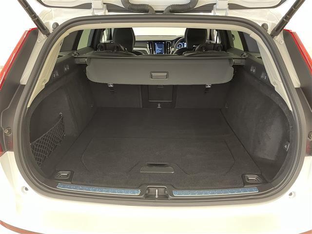 Ｖ６０ クロスカントリー　Ｂ５　ＡＷＤ　プロ　純正ＳＥＮＳＵＳ　３６０°カメラ　Ｈａｒｍａｎ／Ｋａｒｄｏｎ　フルセグＴＶ　Ｂｌｕｅｔｏｏｔｈ　ＡｐｐｌｅＣａｒＰｌａｙ　ワイヤレスチャージ　ＡＣＣ　オートライト　オートワイパー　ＡＨＢ　ＬＫＡ（18枚目）