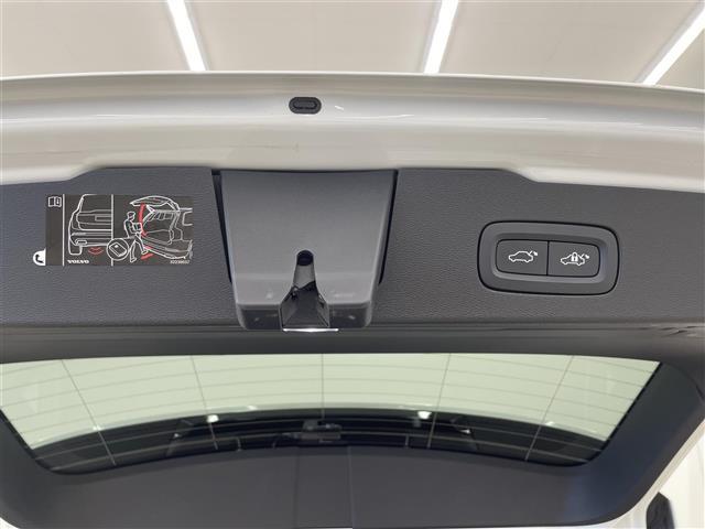 Ｖ６０ クロスカントリー　Ｂ５　ＡＷＤ　プロ　純正ＳＥＮＳＵＳ　３６０°カメラ　Ｈａｒｍａｎ／Ｋａｒｄｏｎ　フルセグＴＶ　Ｂｌｕｅｔｏｏｔｈ　ＡｐｐｌｅＣａｒＰｌａｙ　ワイヤレスチャージ　ＡＣＣ　オートライト　オートワイパー　ＡＨＢ　ＬＫＡ（19枚目）