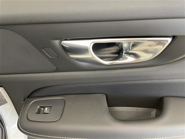 Ｖ６０ クロスカントリー　Ｂ５　ＡＷＤ　プロ　純正ＳＥＮＳＵＳ　３６０°カメラ　Ｈａｒｍａｎ／Ｋａｒｄｏｎ　フルセグＴＶ　Ｂｌｕｅｔｏｏｔｈ　ＡｐｐｌｅＣａｒＰｌａｙ　ワイヤレスチャージ　ＡＣＣ　オートライト　オートワイパー　ＡＨＢ　ＬＫＡ（36枚目）