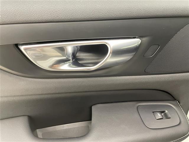 Ｖ６０ クロスカントリー　Ｂ５　ＡＷＤ　プロ　純正ＳＥＮＳＵＳ　３６０°カメラ　Ｈａｒｍａｎ／Ｋａｒｄｏｎ　フルセグＴＶ　Ｂｌｕｅｔｏｏｔｈ　ＡｐｐｌｅＣａｒＰｌａｙ　ワイヤレスチャージ　ＡＣＣ　オートライト　オートワイパー　ＡＨＢ　ＬＫＡ（38枚目）