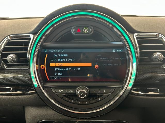 ＭＩＮＩ クーパー　クラブマン　コンフォートアクセス　スポーツレザーステアリング　スポーツシート　インテリジェントセーフティ歩行者警告付き　アンビエントライト　ＥＴＣ一体型ミラー　純正ナビ　ＡＵＸ　Ｂｌｕｅｔｏｏｔｈ　ＵＳＢ（13枚目）
