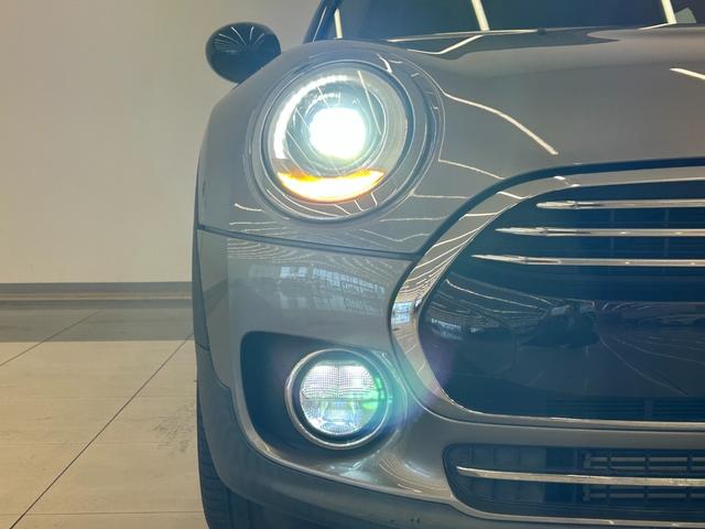 ＭＩＮＩ クーパー　クラブマン　コンフォートアクセス　スポーツレザーステアリング　スポーツシート　インテリジェントセーフティ歩行者警告付き　アンビエントライト　ＥＴＣ一体型ミラー　純正ナビ　ＡＵＸ　Ｂｌｕｅｔｏｏｔｈ　ＵＳＢ（48枚目）