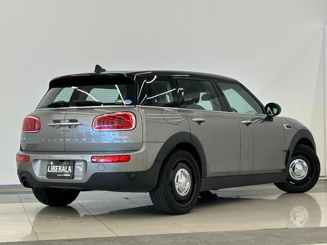ＭＩＮＩ クーパー　クラブマン　コンフォートアクセス　スポーツレザーステアリング　スポーツシート　インテリジェントセーフティ歩行者警告付き　アンビエントライト　ＥＴＣ一体型ミラー　純正ナビ　ＡＵＸ　Ｂｌｕｅｔｏｏｔｈ　ＵＳＢ（53枚目）